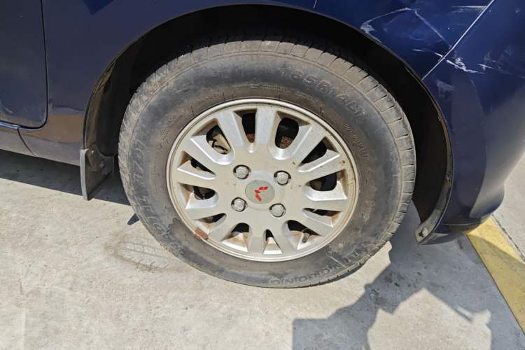 Used Wuling Rongguang V 2016 1.5L Standard Version Right Front Wheel Hub