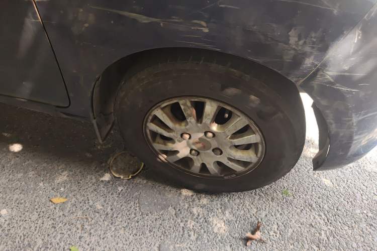 Used Wuling Rongguang V 2016 1.5L Standard Version Right Front Wheel Hub