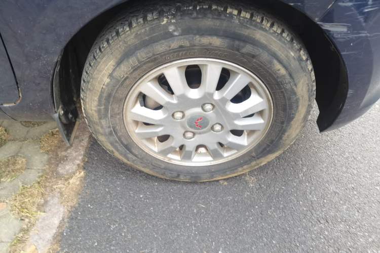 Used Wuling Rongguang V 2016 1.5L Standard Version Right Front Wheel Hub