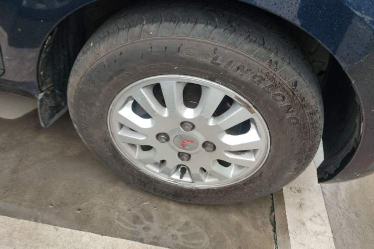 Used Wuling Rongguang V 2016 1.2L Standard Version Right Front Wheel Hub
