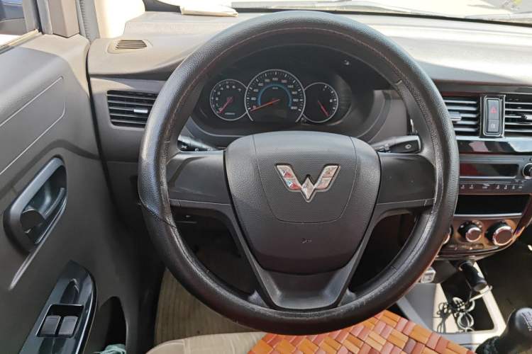Used Wuling Rongguang V 2016 1.5L Standard Version Steering Wheel