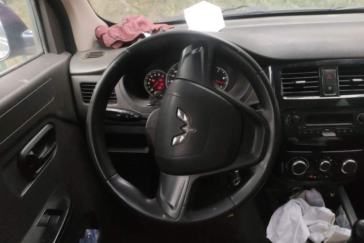 Used Wuling Rongguang V 2016 1.5L Standard Version Steering Wheel
