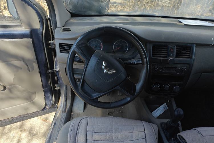 Used Wuling Rongguang V 2016 1.5L Practical Version Steering Wheel