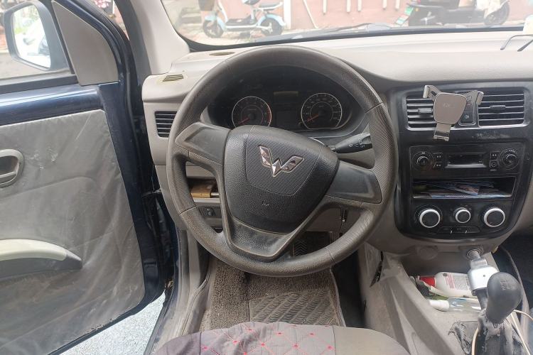 Used Wuling Rongguang V 2016 1.5L Practical Version Steering Wheel