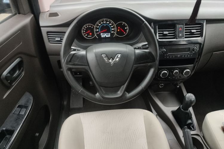 Used Wuling Rongguang V 2016 1.2L Standard Version Steering Wheel