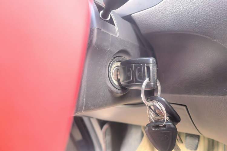 Used Wuling Rongguang V 2016 1.5L Standard Version Vehicle Key