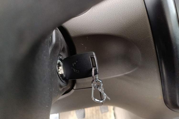 Used Wuling Rongguang V 2016 1.5L Practical Version Vehicle Key