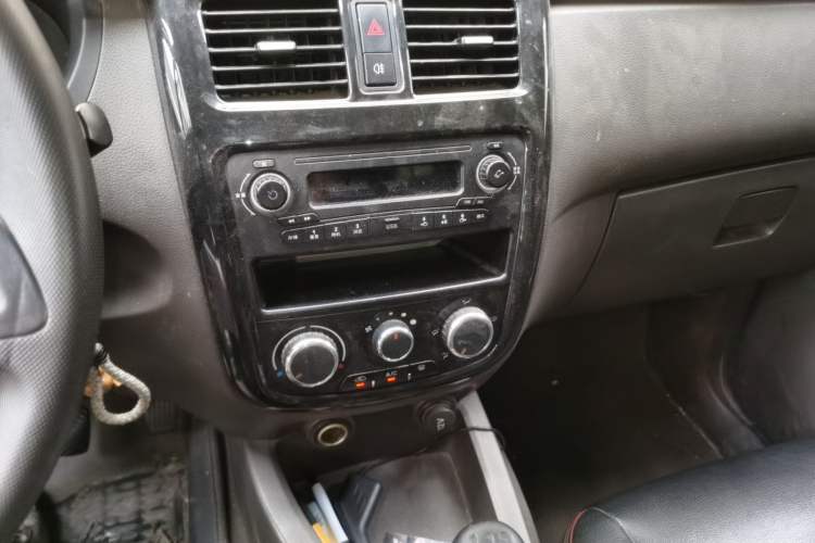 Used Wuling Rongguang V 2016 1.5L Standard Version Audio And AC Panel