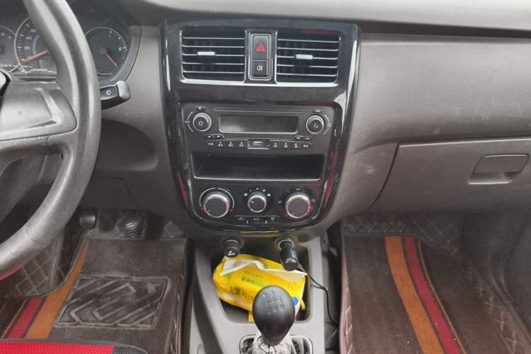 Used Wuling Rongguang V 2016 1.5L Standard Version Audio And AC Panel