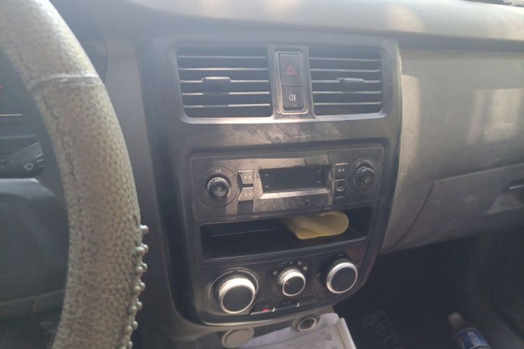 Used Wuling Rongguang V 2016 1.5L Practical Version Audio And AC Panel