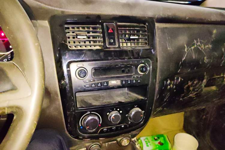Used Wuling Rongguang V 2016 1.5L Standard Version Audio And AC Panel