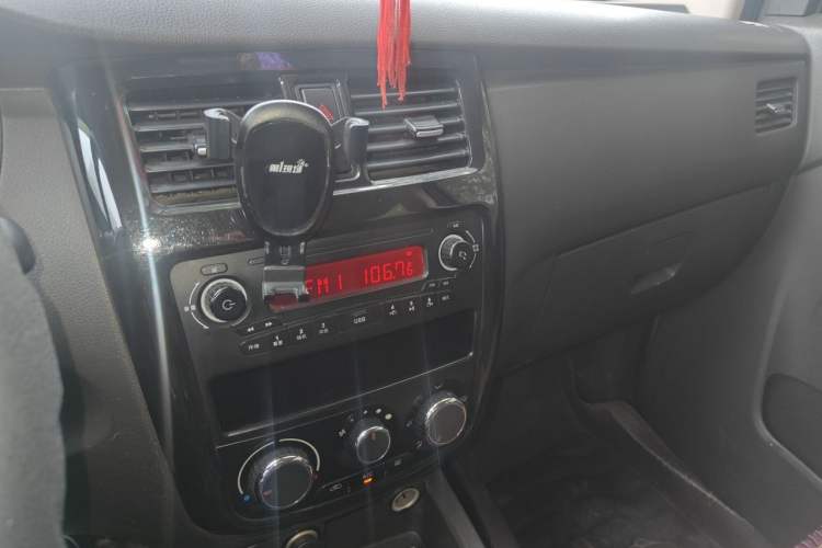 Used Wuling Rongguang V 2016 1.5L Standard Version Audio And AC Panel