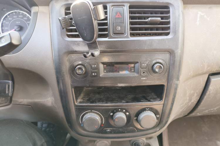 Used Wuling Rongguang V 2016 1.2L Practical Version Audio And AC Panel
