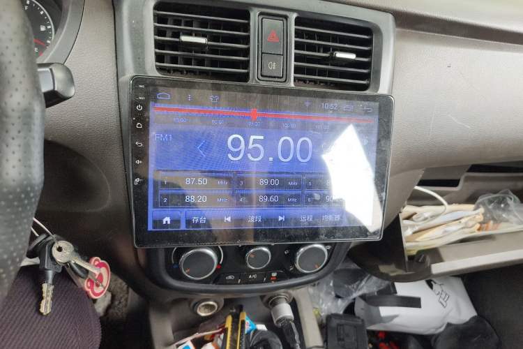 Used Wuling Rongguang V 2016 1.2L Standard Version Audio And AC Panel