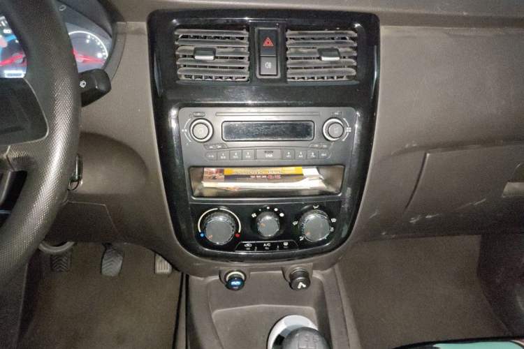 Used Wuling Rongguang V 2016 1.5L Standard Version Audio And AC Panel