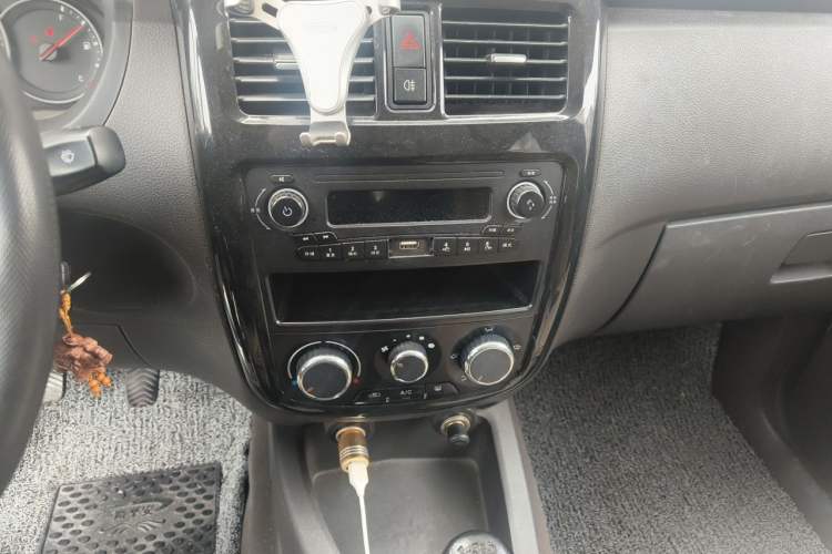 Used Wuling Rongguang V 2016 1.5L Standard Version Audio And AC Panel