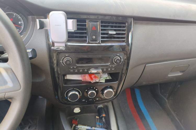 Used Wuling Rongguang V 2016 1.2L Standard Version Audio And AC Panel
