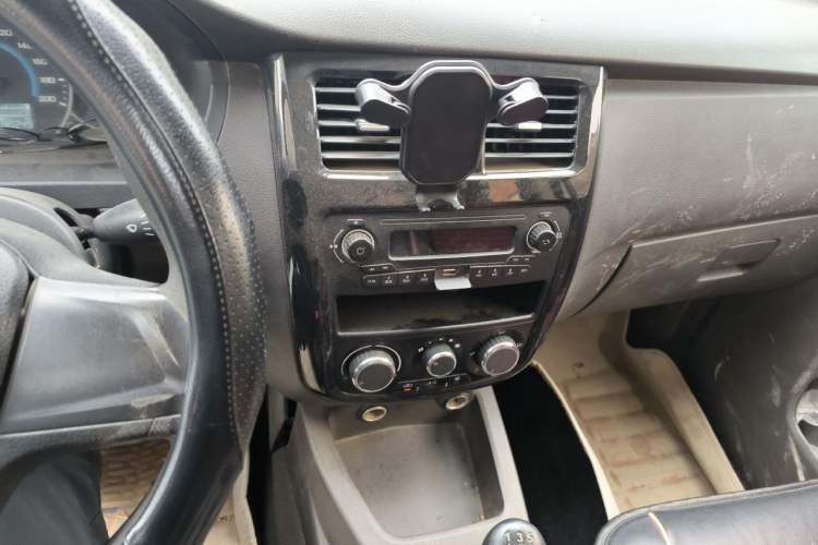 Used Wuling Rongguang V 2016 1.5L Standard Version Audio And AC Panel
