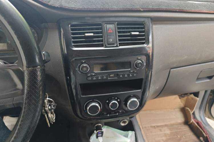 Used Wuling Rongguang V 2016 1.5L Standard Version Audio And AC Panel