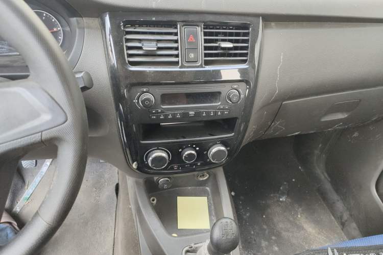 Used Wuling Rongguang V 2016 1.2L Standard Version Audio And AC Panel