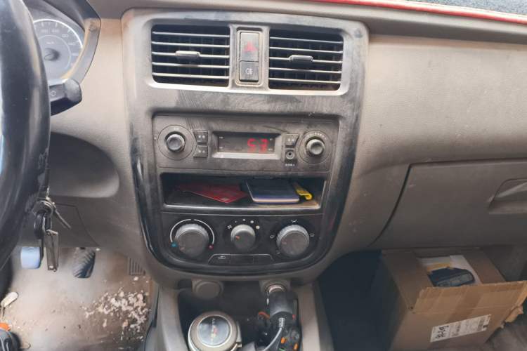 Used Wuling Rongguang V 2016 1.5L Practical Version Audio And AC Panel
