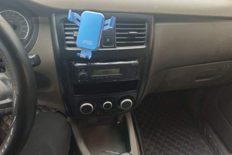 Used Wuling Rongguang V 2016 1.5L Practical Version Non-Power-Assisted Audio And AC Panel