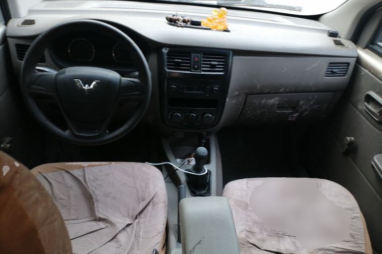 Used Wuling Rongguang V 2016 1.2L Practical Version Center Console
