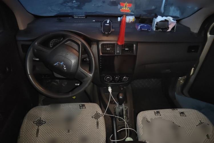 Used Wuling Rongguang V 2016 1.5L Standard Version Center Console