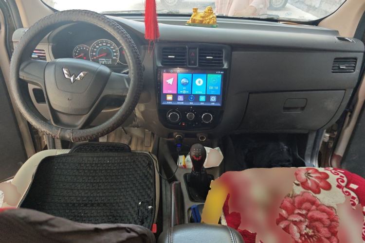 Used Wuling Rongguang V 2016 1.5L Standard Version Center Console