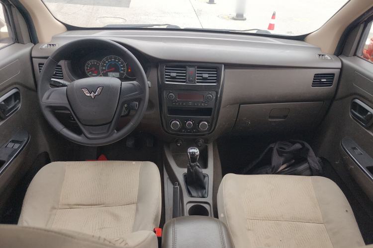Used Wuling Rongguang V 2016 1.2L Standard Version Center Console