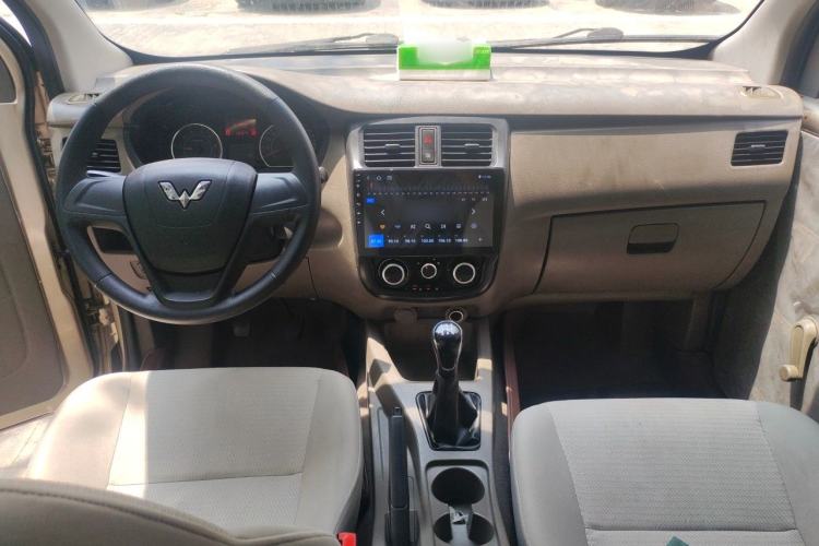Used Wuling Rongguang V 2016 1.2L Practical Version Center Console