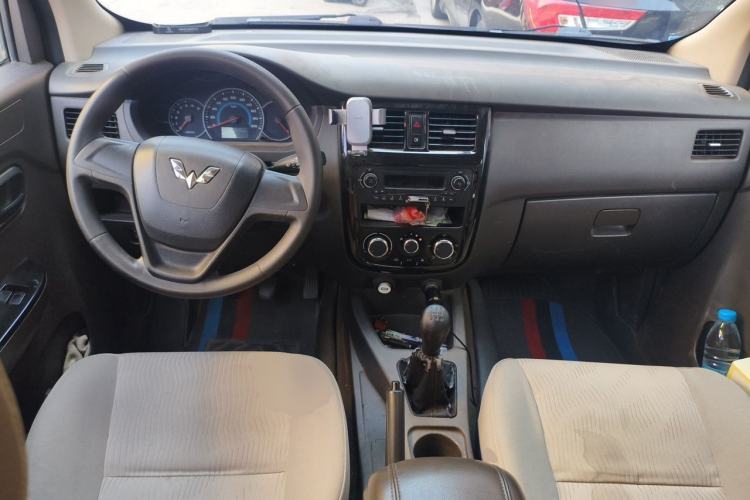 Used Wuling Rongguang V 2016 1.2L Standard Version Center Console