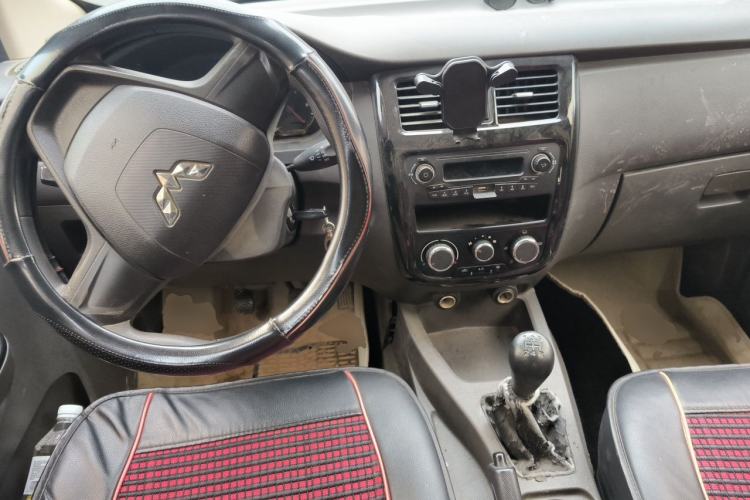 Used Wuling Rongguang V 2016 1.5L Standard Version Center Console