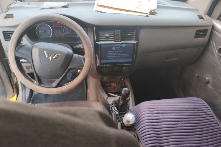 Used Wuling Rongguang V 2016 1.2L Practical Version Center Console