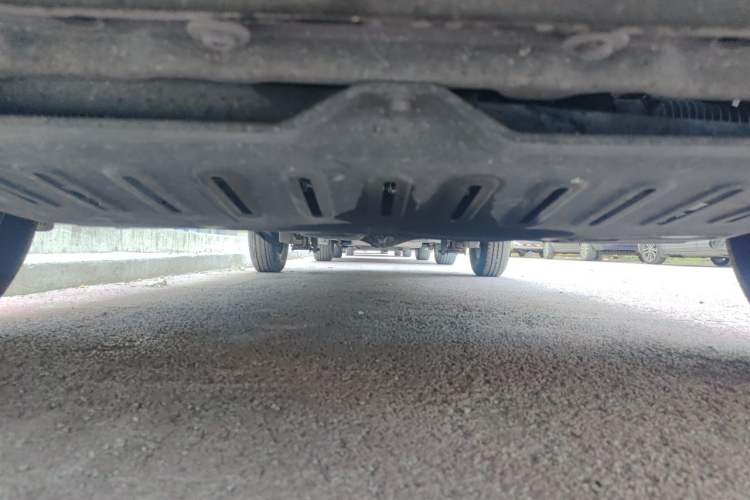 Used Wuling Rongguang V 2016 1.5L Practical Version Non-Power-Assisted Chassis Front