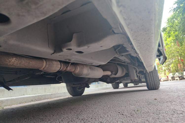 Used Wuling Rongguang V 2016 1.5L Practical Version Non-Power-Assisted Chassis Front Left
