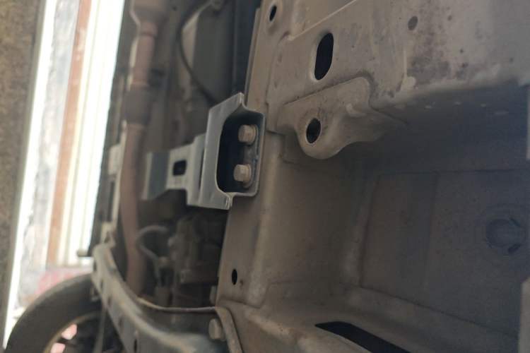 Used Wuling Rongguang V 2016 1.5L Standard Version Chassis Front Right