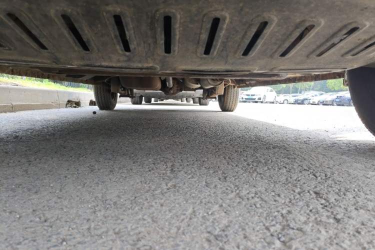Used Wuling Rongguang V 2016 1.2L Practical Model Non-Power-Assisted Chassis Front