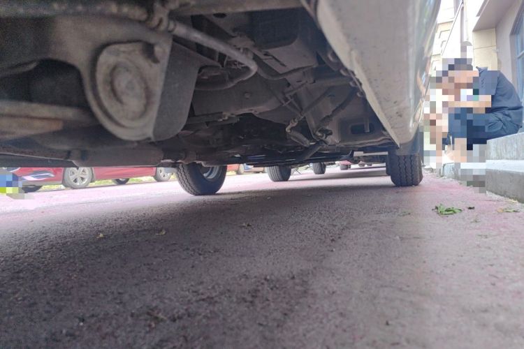 Used Wuling Rongguang V 2016 1.5L Practical Version Non-Power-Assisted Chassis Rear Right