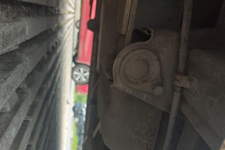 Used Wuling Rongguang V 2016 1.5L Practical Version Non-Power-Assisted Chassis Rear Right