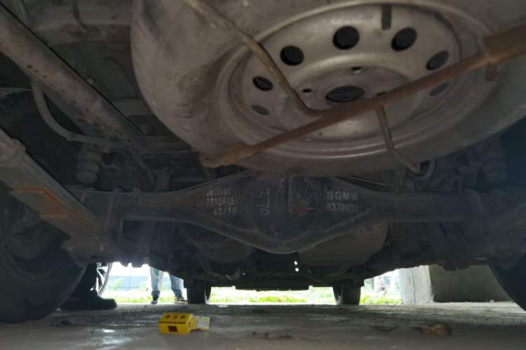 Used Wuling Rongguang V 2016 1.5L Practical Version Chassis Rear