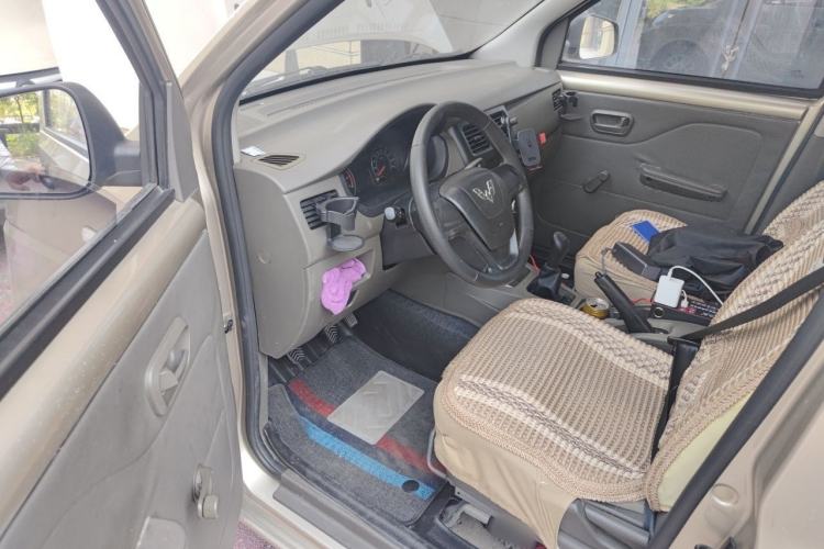Used Wuling Rongguang V 2016 1.5L Practical Version Non-Power-Assisted Driver Seat