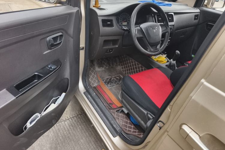 Used Wuling Rongguang V 2016 1.5L Standard Version Driver Seat