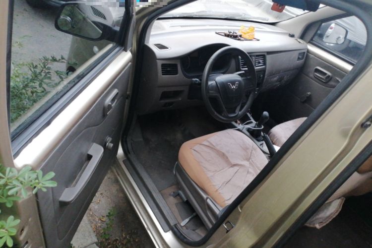 Used Wuling Rongguang V 2016 1.2L Practical Version Driver Seat
