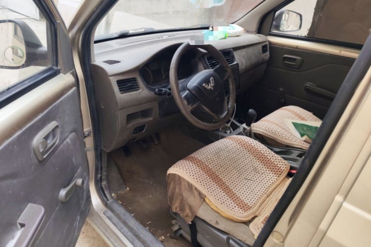 Used Wuling Rongguang V 2016 1.5L Practical Version Driver Seat