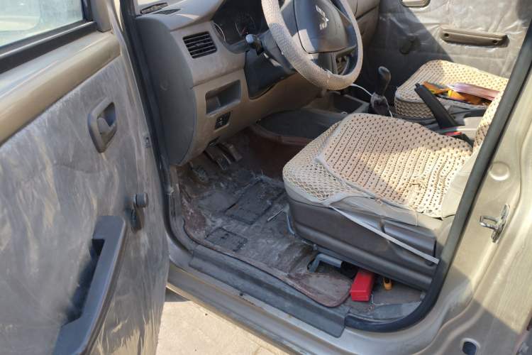 Used Wuling Rongguang V 2016 1.2L Practical Version Driver Seat