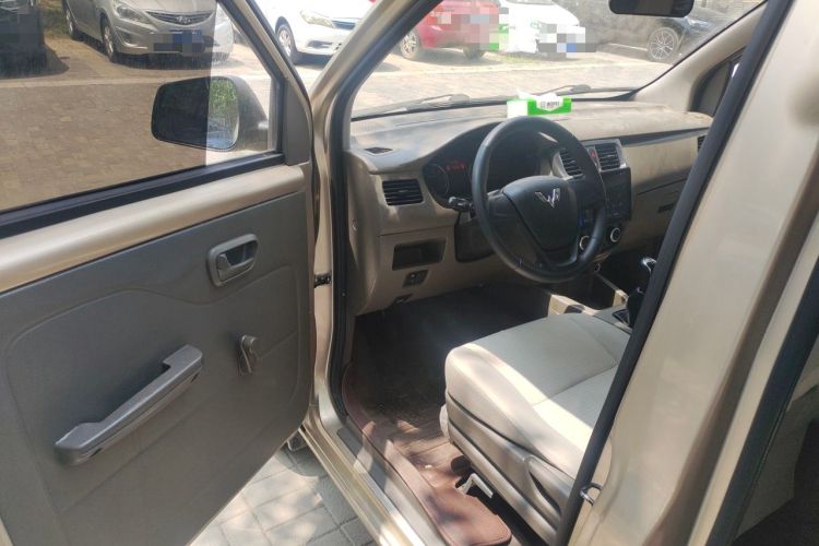 Used Wuling Rongguang V 2016 1.2L Practical Version Driver Seat