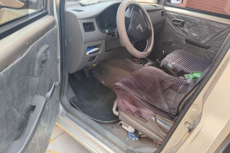 Used Wuling Rongguang V 2016 1.2L Practical Version Driver Seat