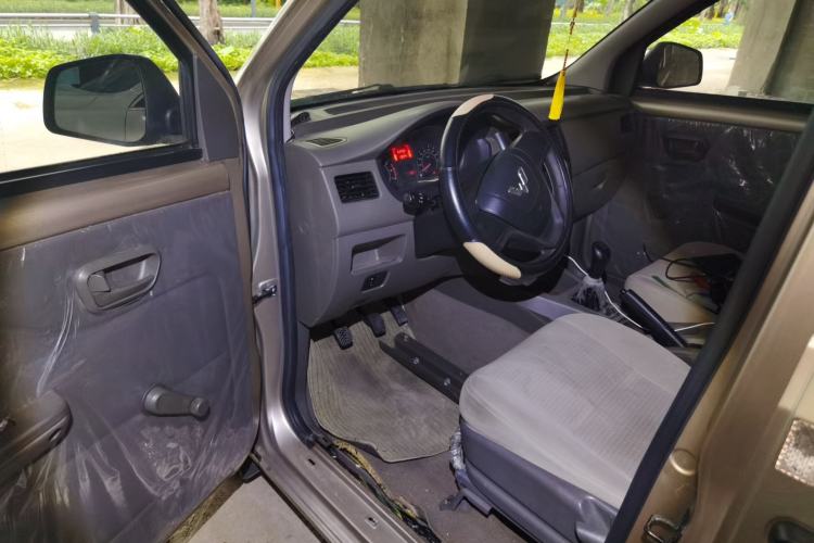 Used Wuling Rongguang V 2016 1.5L Practical Version Driver Seat