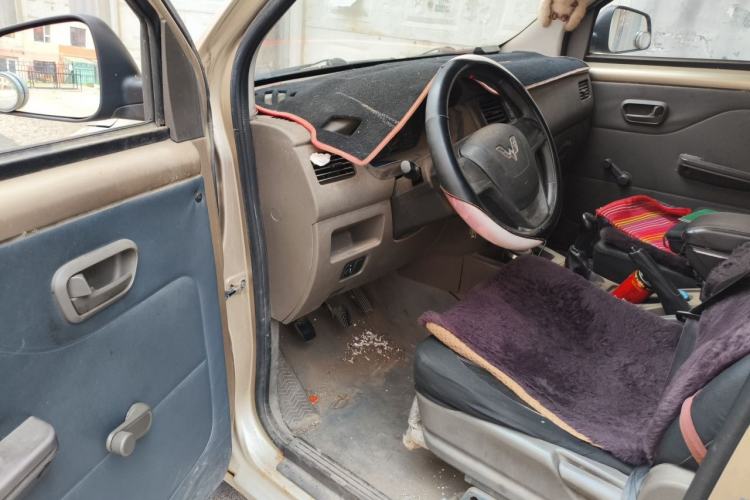 Used Wuling Rongguang V 2016 1.5L Practical Version Driver Seat
